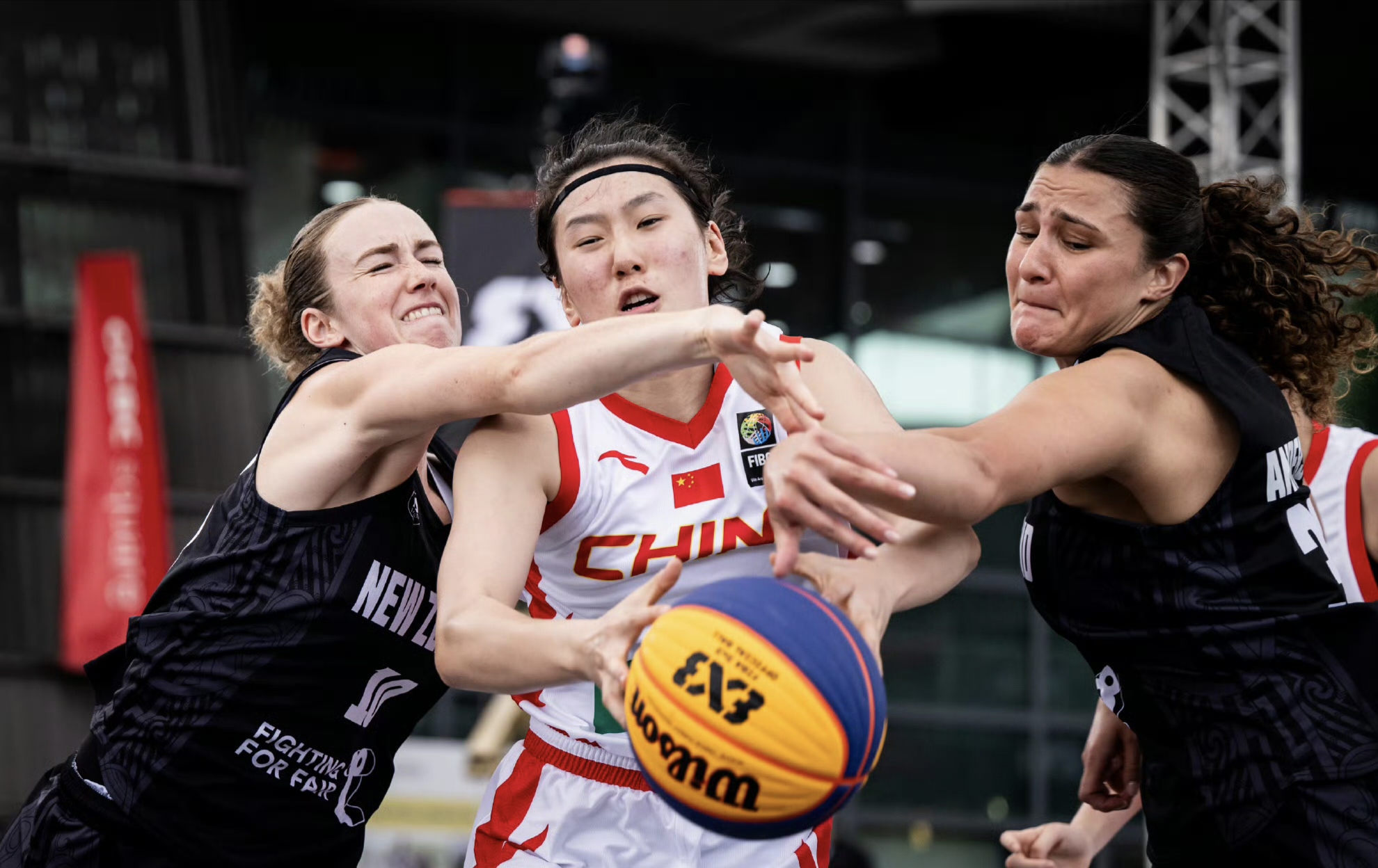 冲刺阶段欧篮联传出新动向；葡萄牙体育防线松动；管理层表态——管理层满意；身体对抗强度拉满的简单介绍