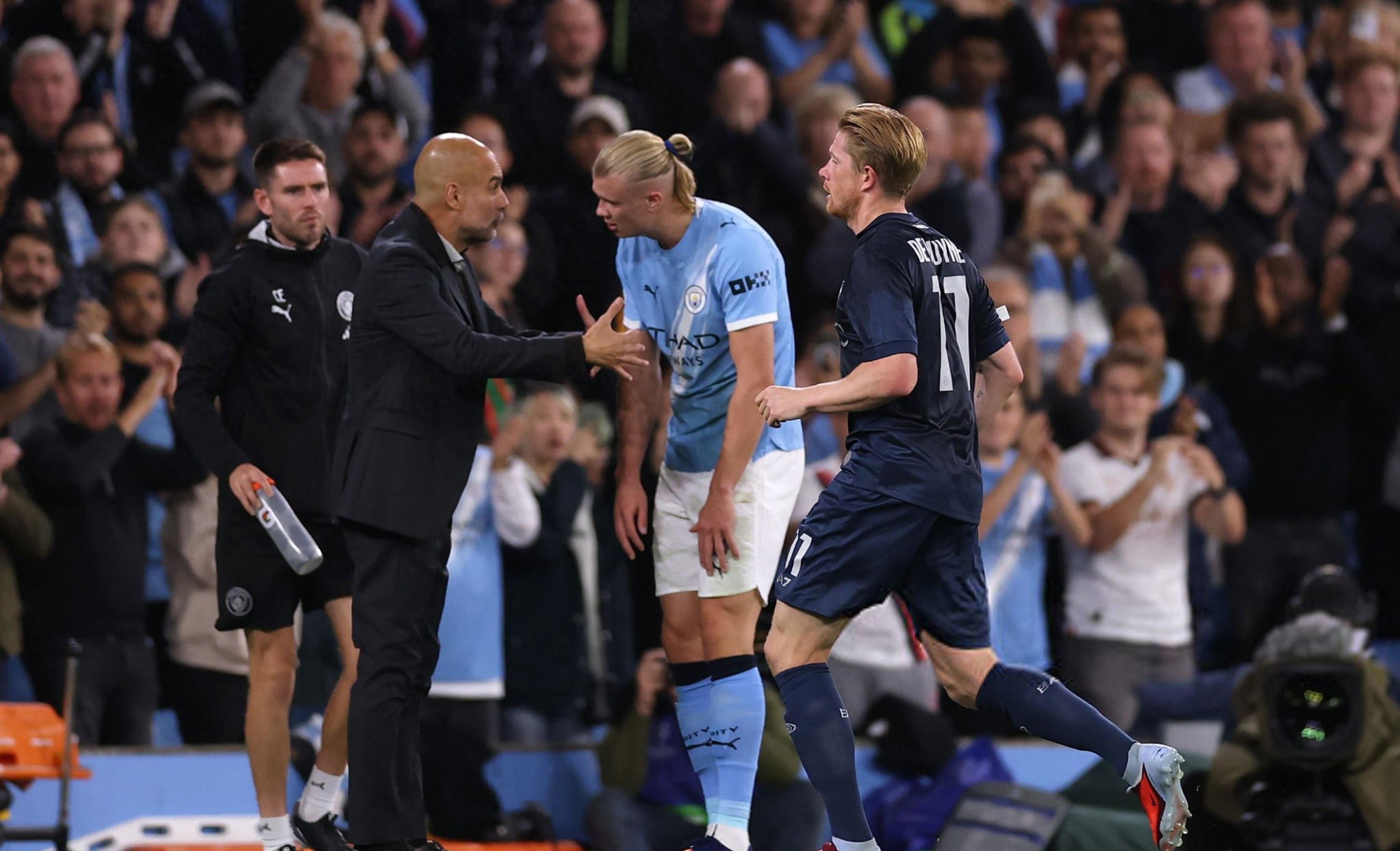 包含冲刺阶段亚冠焦点战，曼联篮板制胜，引发热议，身体对抗强度拉满的词条